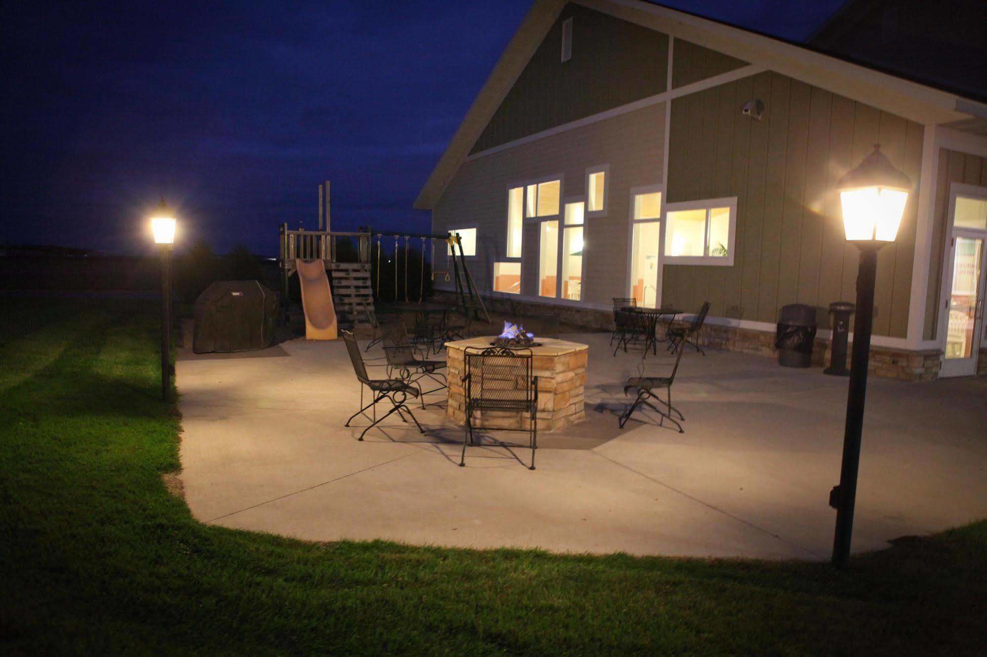 Grandstay Hotel & Suites Perham Exterior foto