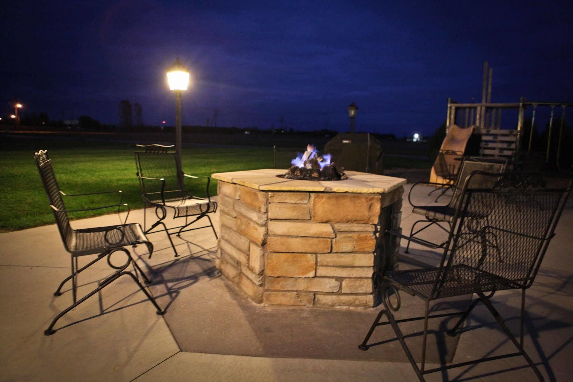 Grandstay Hotel & Suites Perham Exterior foto